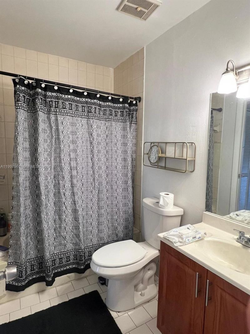 1298 W 51st Pl, Unit D-29, Hialeah, FL 33012 Photo