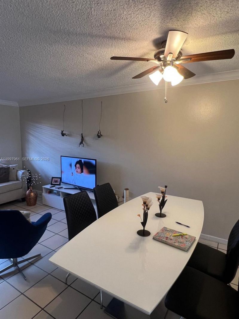 1298 W 51st Pl, Unit D-29, Hialeah, FL 33012 Photo