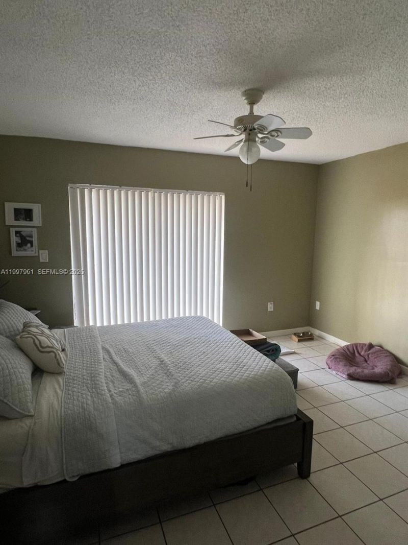 1298 W 51st Pl, Unit D-29, Hialeah, FL 33012 Photo