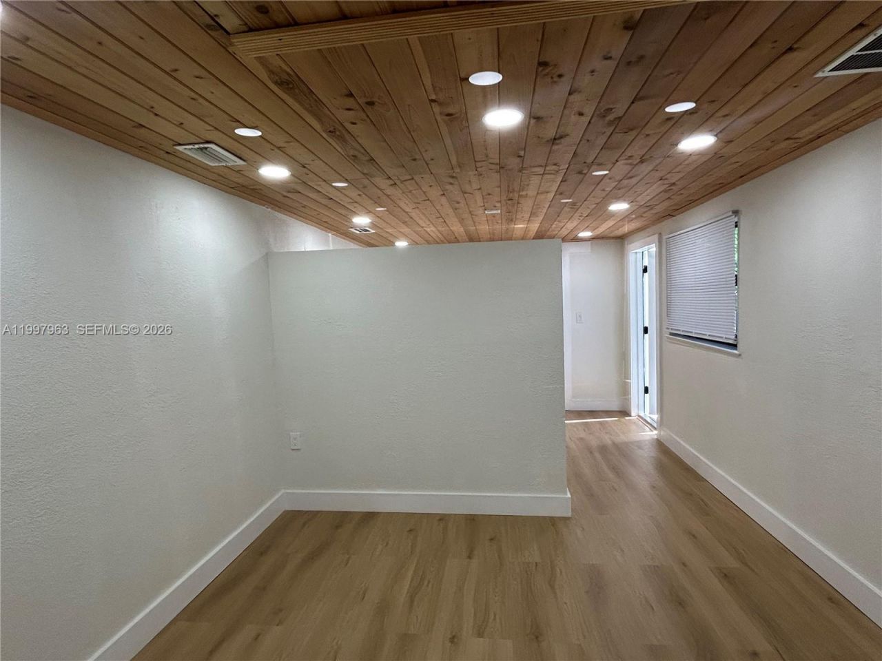 135 E 37th St, Unit 1, Hialeah, FL 33013 Photo