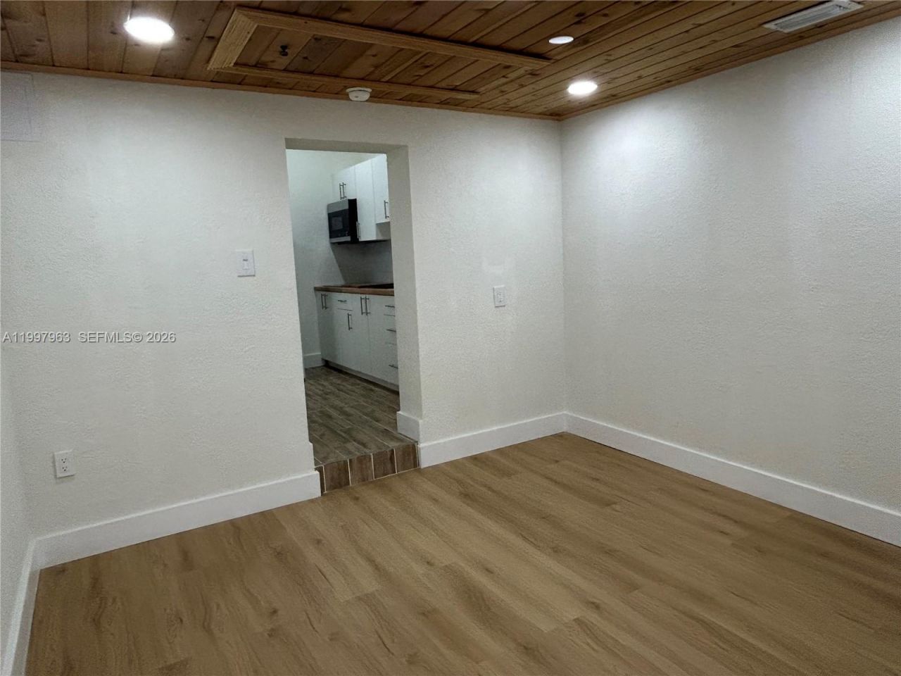 135 E 37th St, Unit 1, Hialeah, FL 33013 Photo