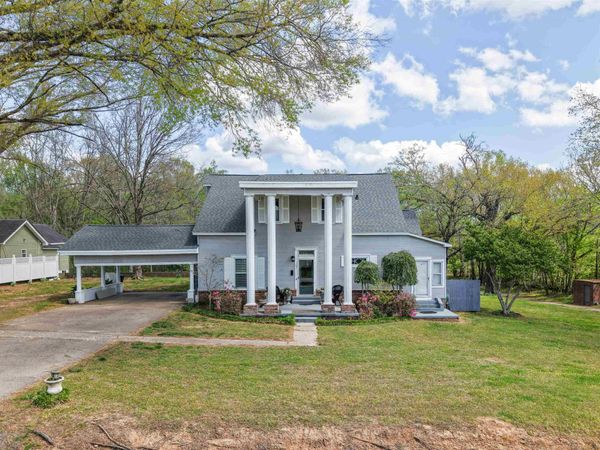 103 PHARR AVE, Selmer, TN 38375