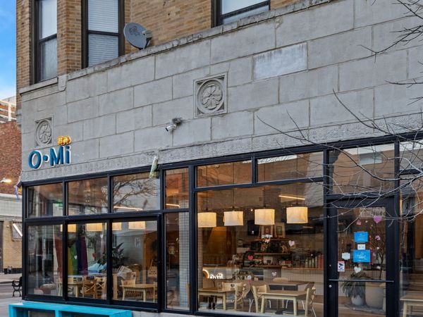 3135 N Broadway Street , Chicago, IL 60657