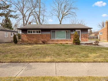 9329 Merriman Road, Livonia, MI 48150