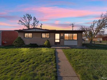 34381 Rosslyn Street, Westland, MI 48185