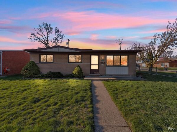 34381 Rosslyn Street, Westland, MI 48185