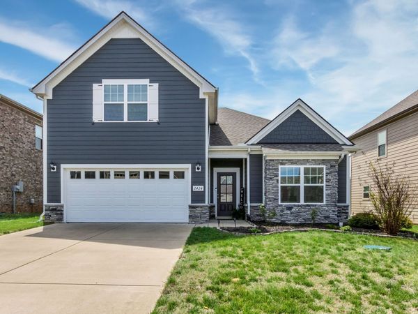 2424 Hollis Dr , Murfreesboro, TN 37127