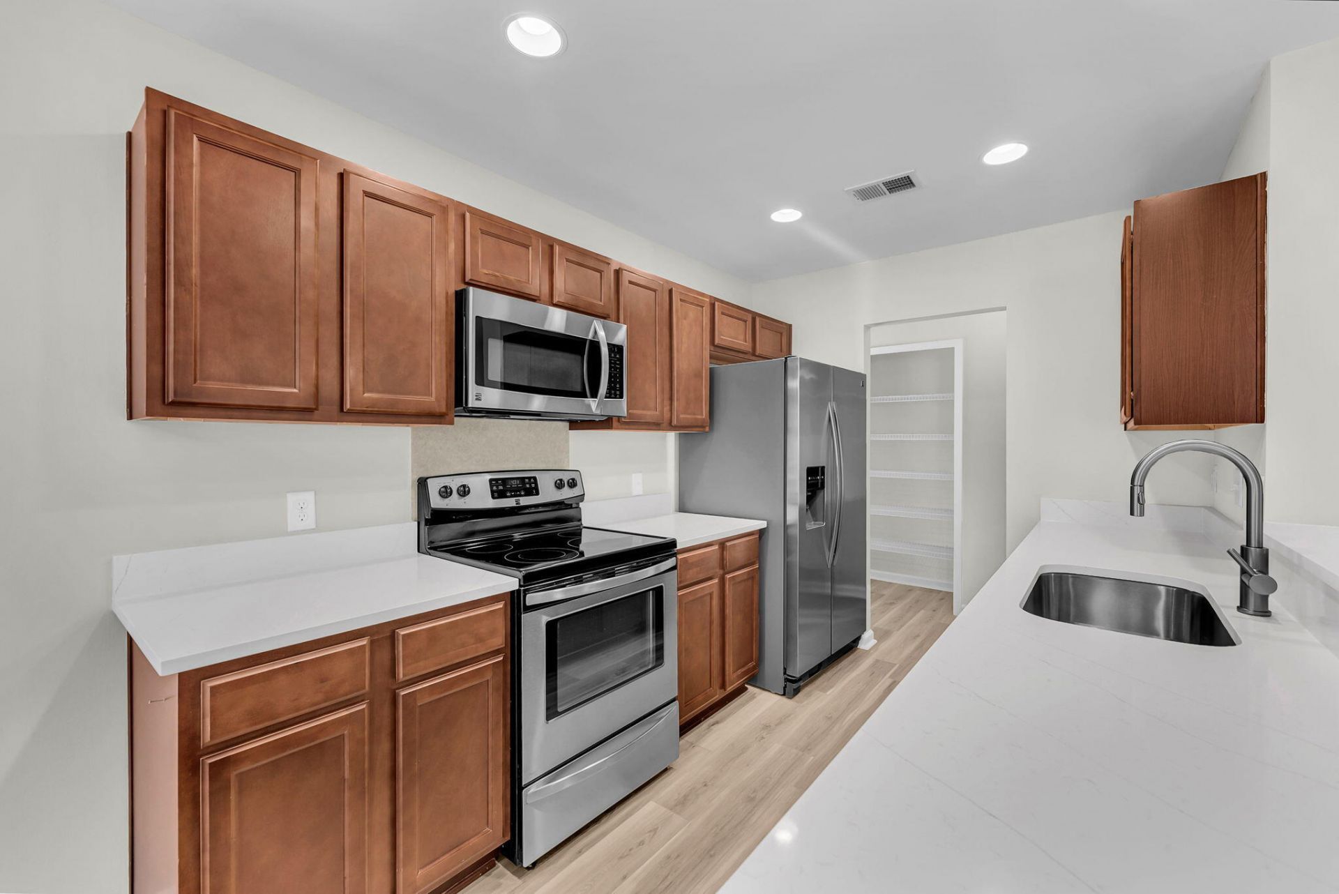 421 Savannah River Drive Photo 6