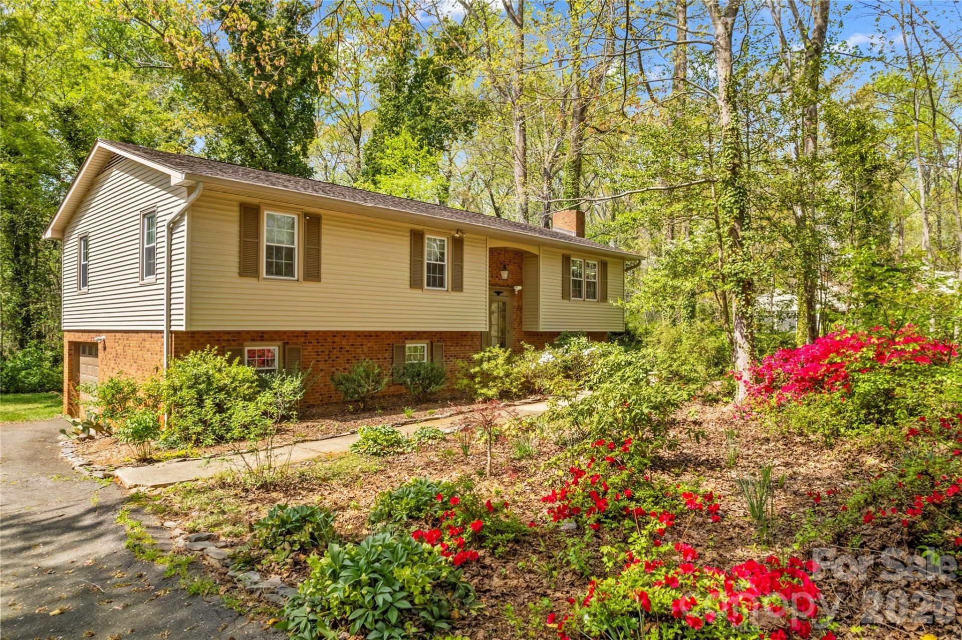 4325 Rosebriar Lane, Winston Salem, NC 27106 Main Photo