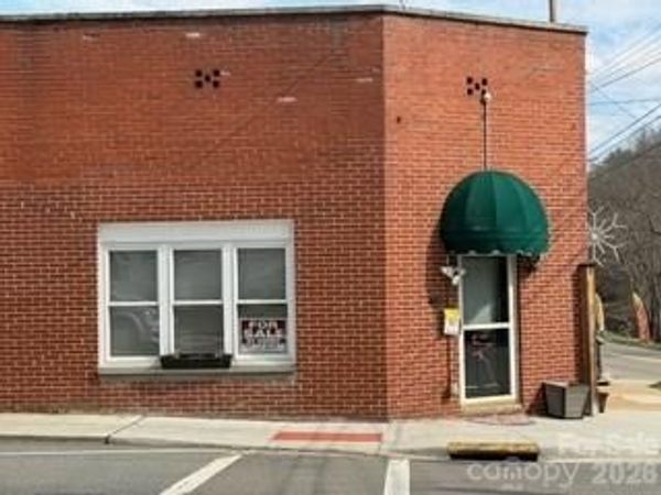 7 N Mitchell Avenue , Bakersville, NC 28705