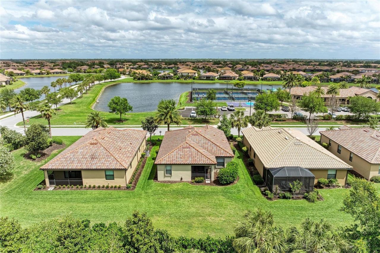 6810 Willowshire Way, Bradenton, FL 34212 Photo