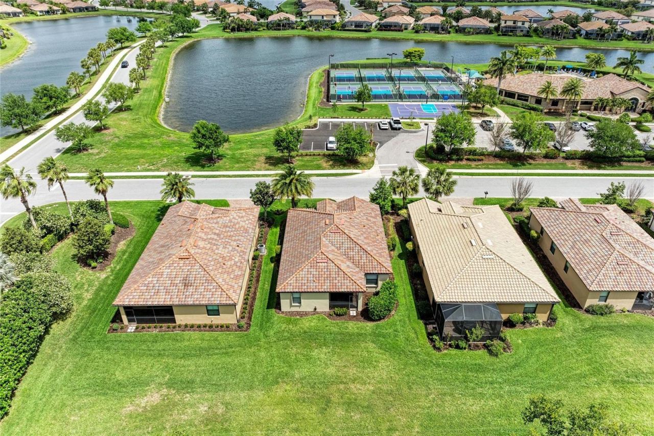 6810 Willowshire Way, Bradenton, FL 34212 Photo