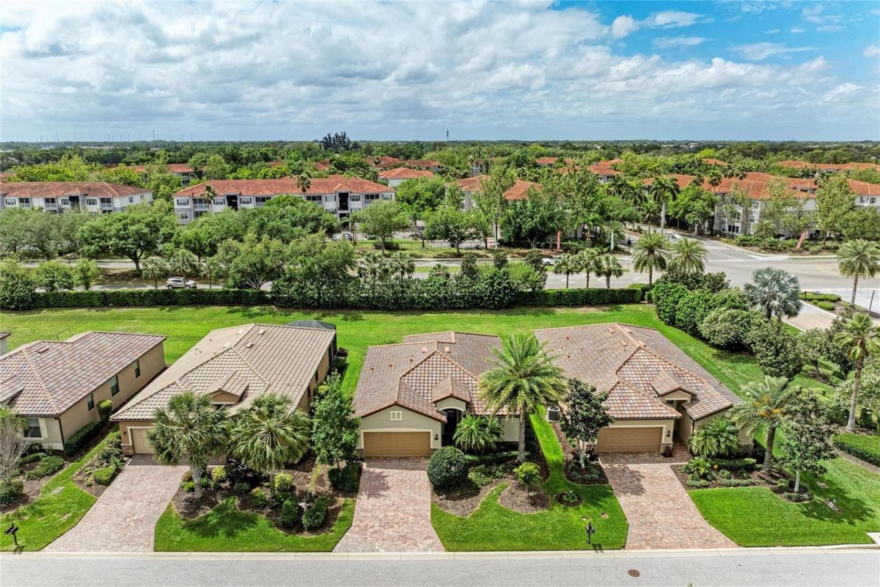 6810 Willowshire Way, Bradenton, FL 34212 Photo