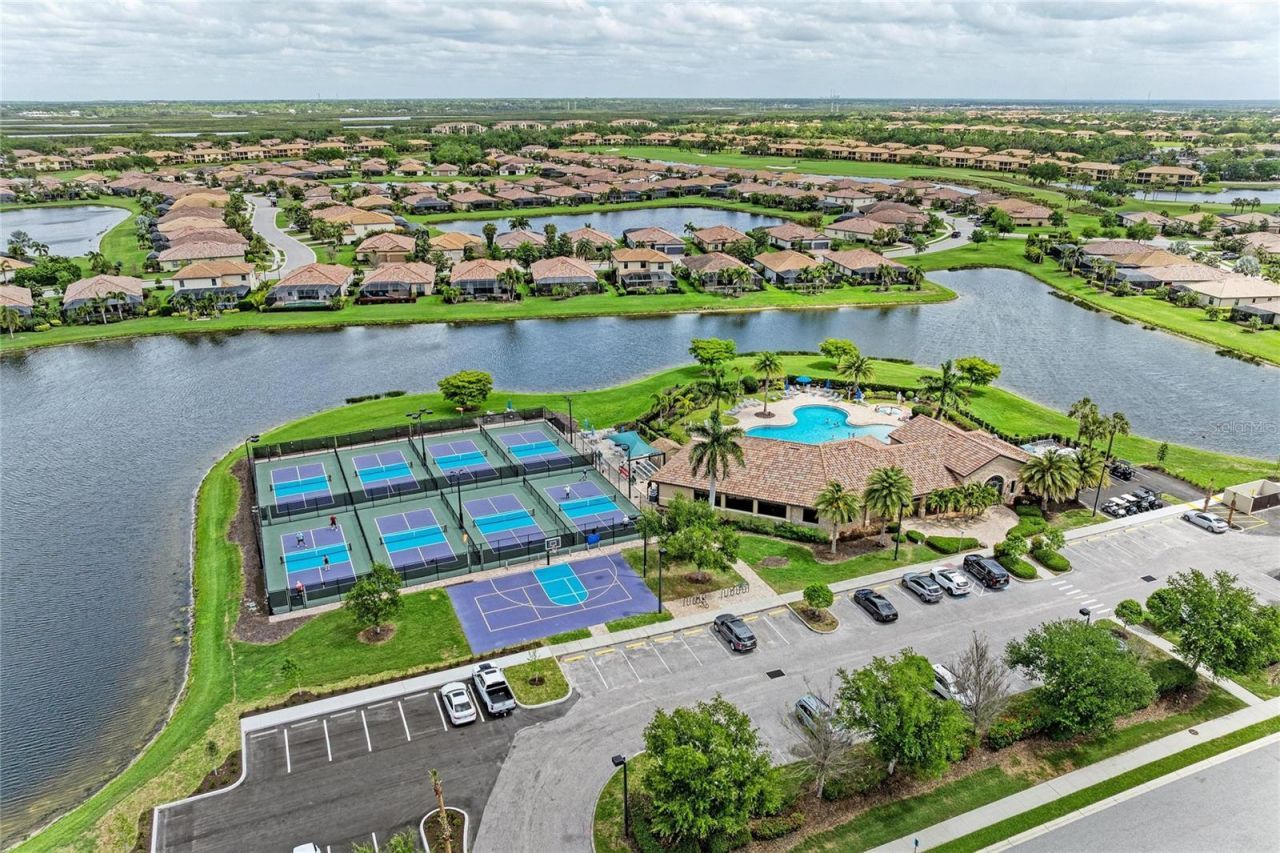 6810 Willowshire Way, Bradenton, FL 34212 Photo