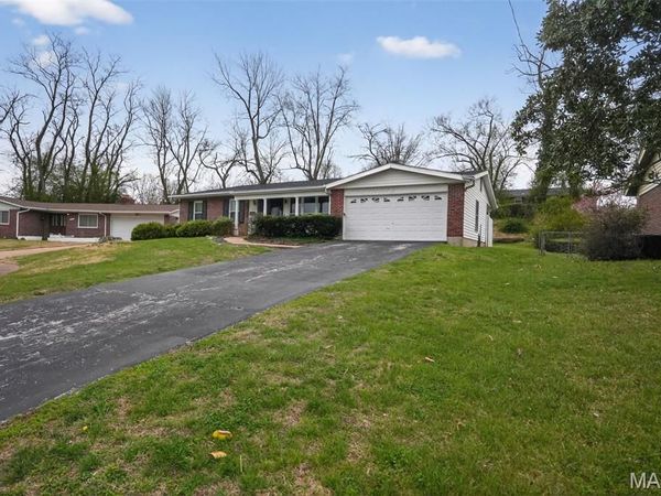 912 Cheri Heights Court , St Louis, MO 63135