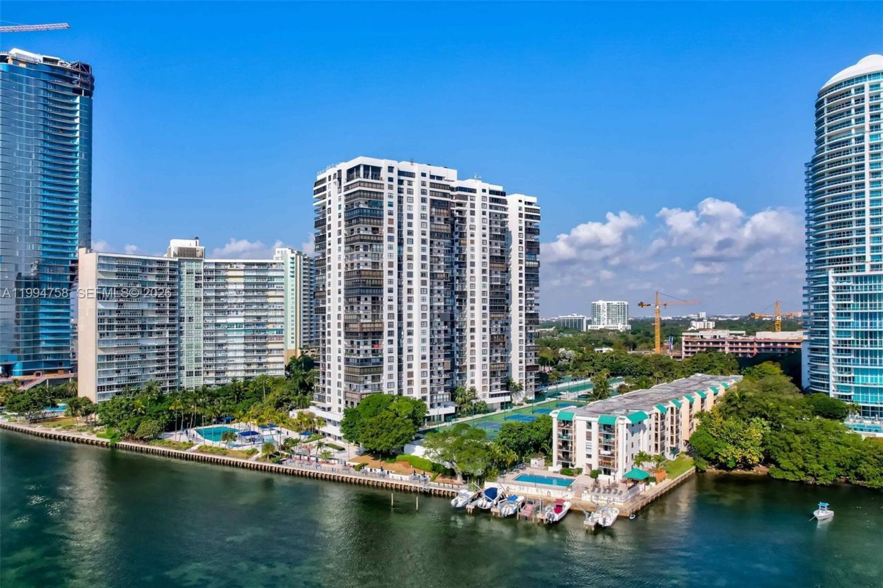 2333 Brickell Ave, Unit 305, Miami, FL 33129 Photo