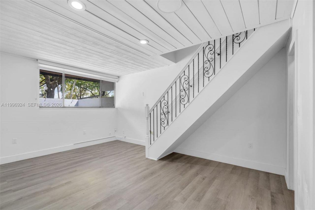 6448 Windmill Gate Rd , Miami Lakes, FL 33014 Photo