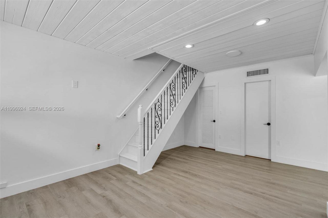 6448 Windmill Gate Rd , Miami Lakes, FL 33014 Photo