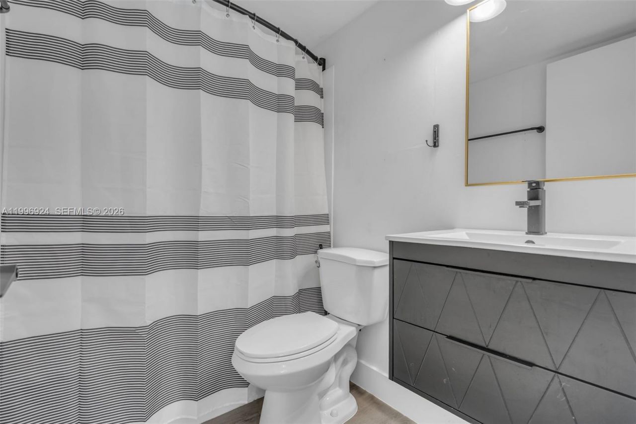 6448 Windmill Gate Rd , Miami Lakes, FL 33014 Photo