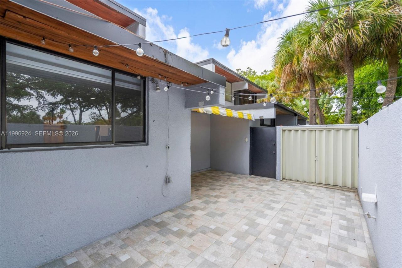 6448 Windmill Gate Rd , Miami Lakes, FL 33014 Photo