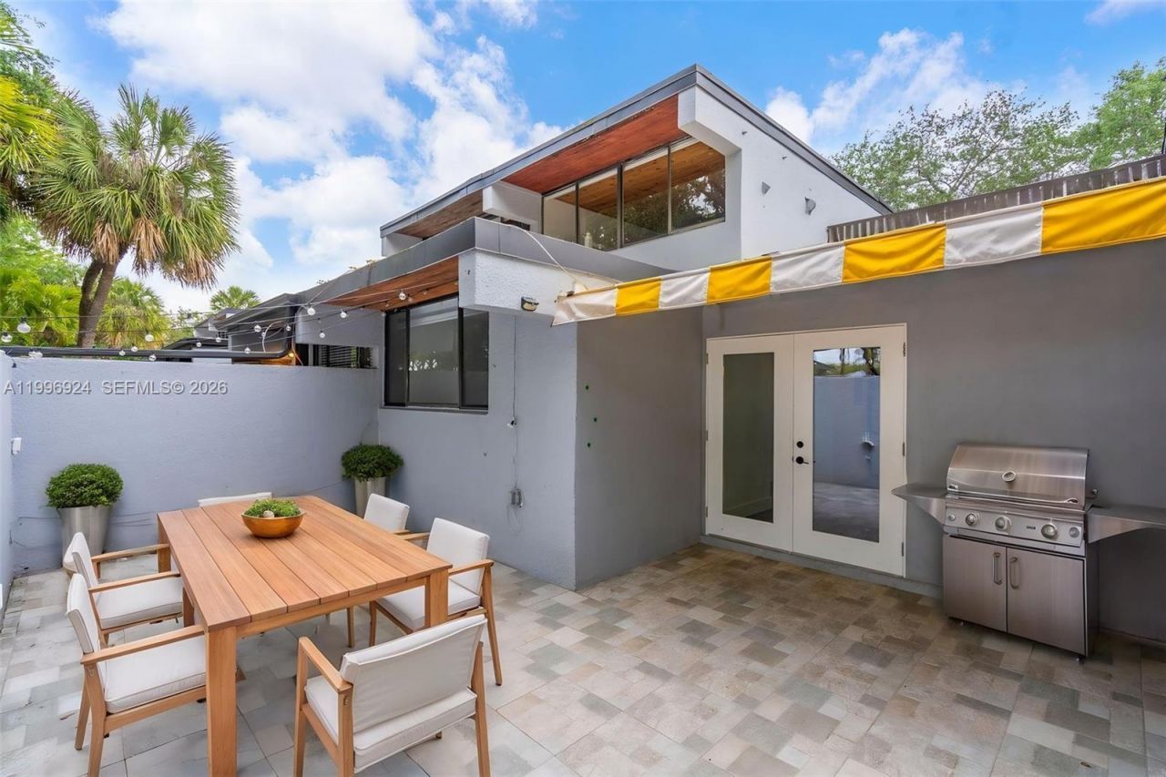 6448 Windmill Gate Rd , Miami Lakes, FL 33014 Photo