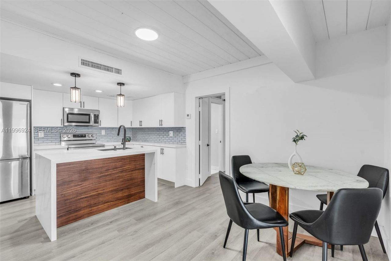 6448 Windmill Gate Rd , Miami Lakes, FL 33014 Photo