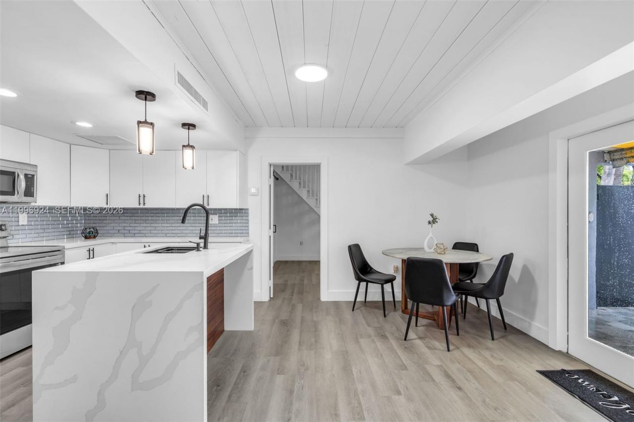 6448 Windmill Gate Rd , Miami Lakes, FL 33014 Photo