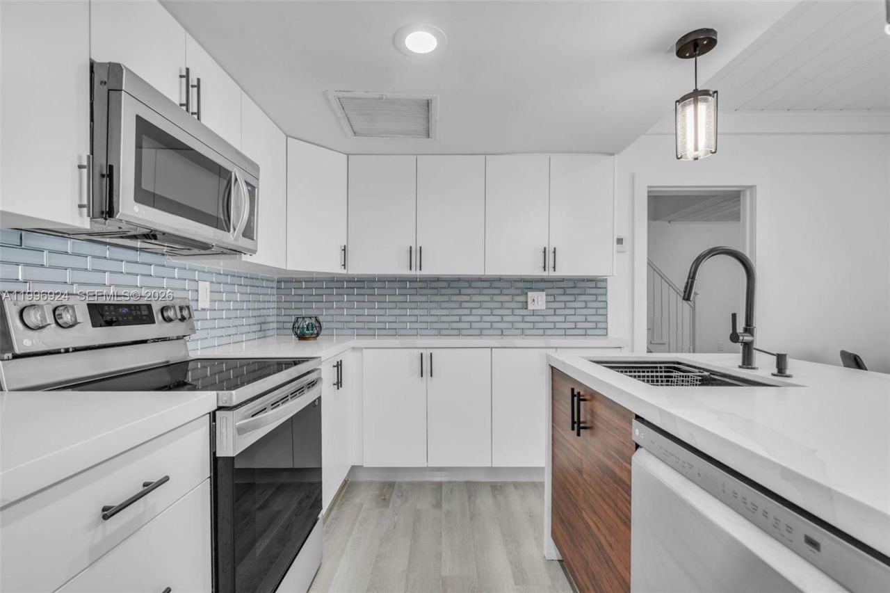 6448 Windmill Gate Rd , Miami Lakes, FL 33014 Photo