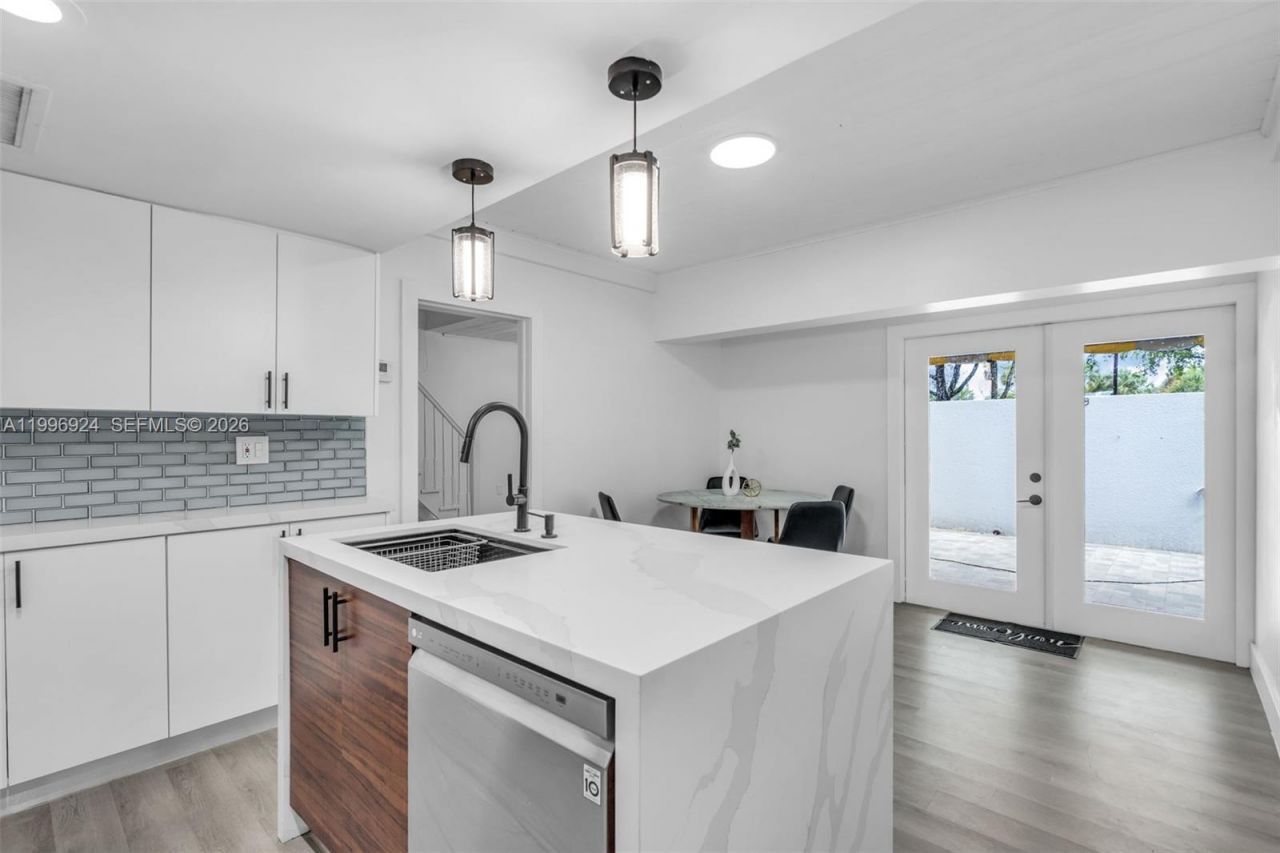 6448 Windmill Gate Rd , Miami Lakes, FL 33014 Photo