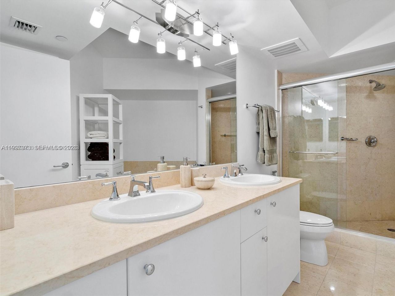 20000 E Country Club Dr , Unit 1102, Aventura, FL 33180 Photo