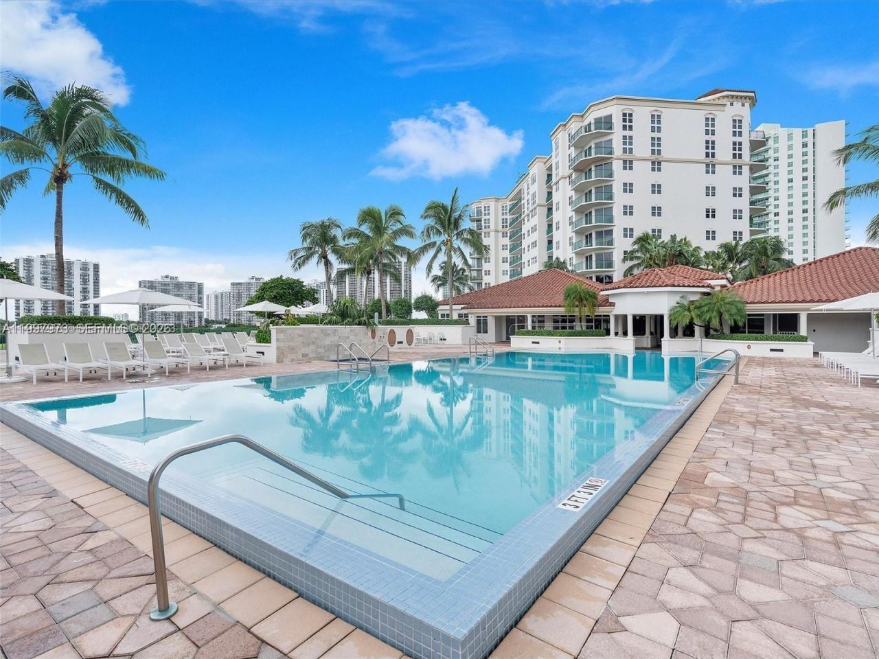 20000 E Country Club Dr , Unit 1102, Aventura, FL 33180 Photo