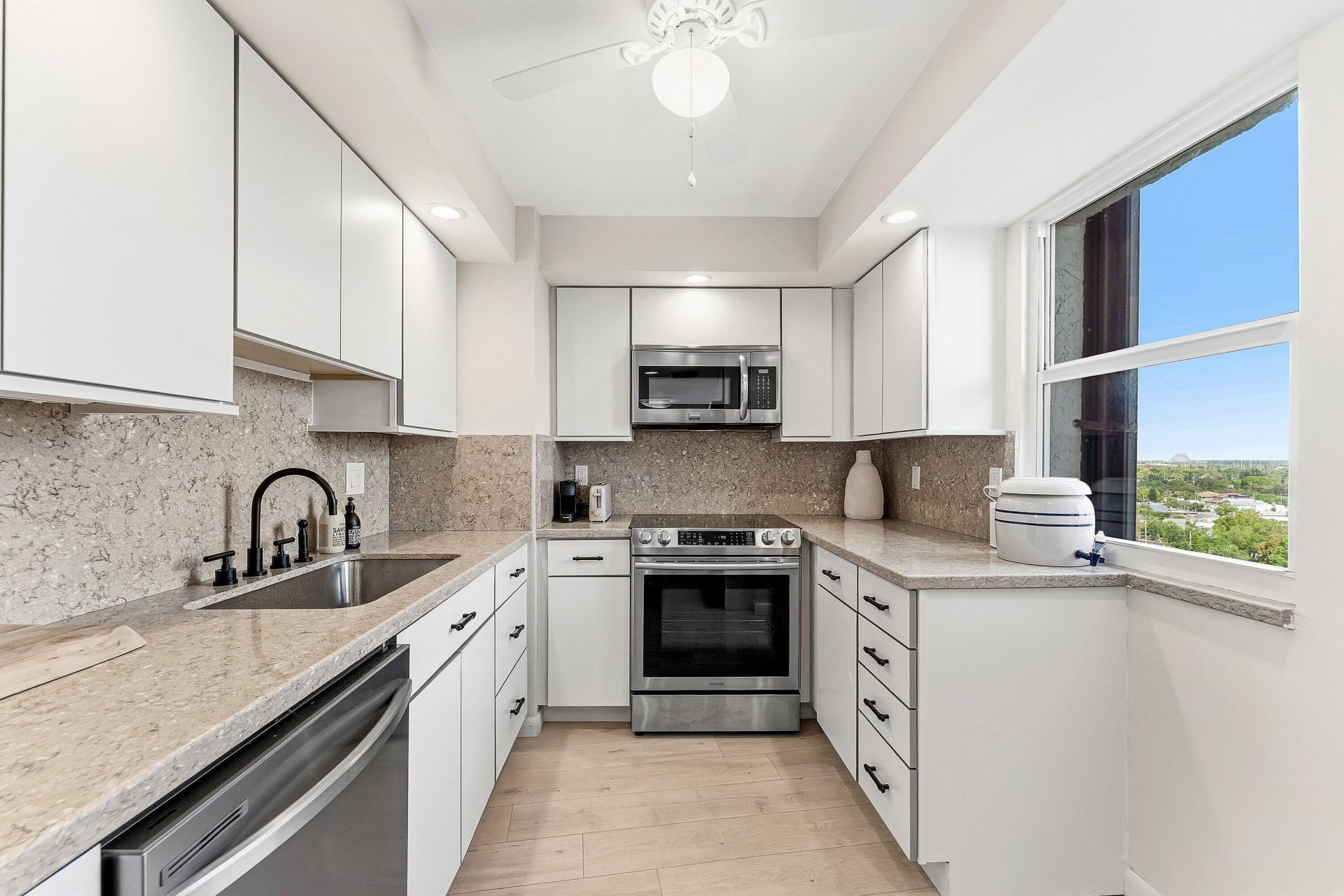 5200 N Flagler Drive, Unit 1406, West Palm Beach, FL 33407 Photo