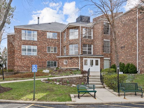 540 Biesterfield Road , Unit 305, Elk Grove Village, IL 60007