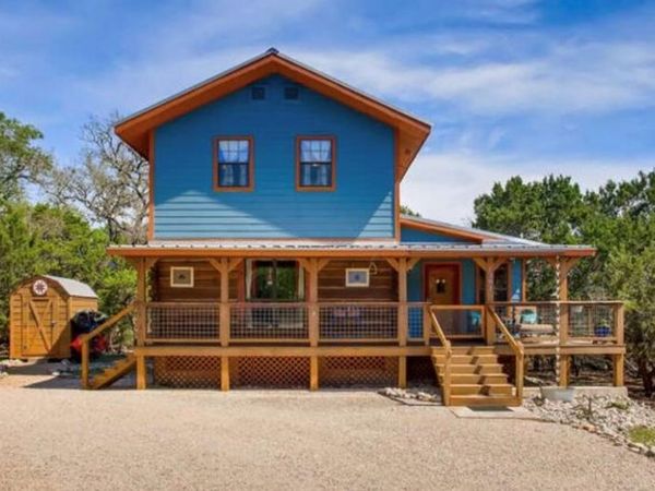 1381 Greenbriar DR, Canyon Lake, TX 78133