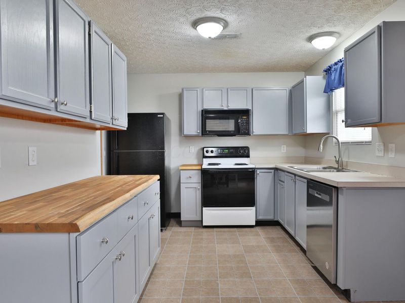 3025 Representation Terrace , Columbus, OH 43207 Photo 13