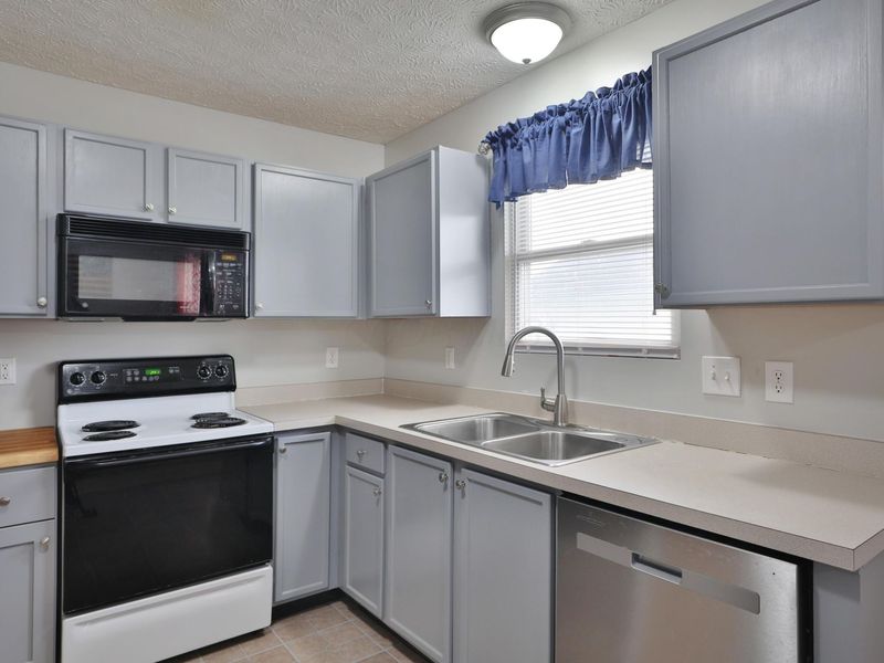 3025 Representation Terrace , Columbus, OH 43207 Photo 14