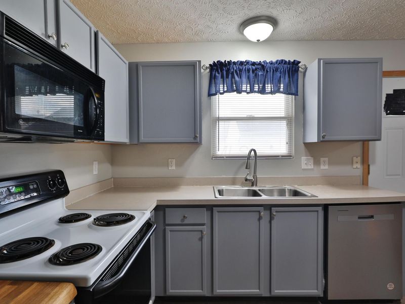 3025 Representation Terrace , Columbus, OH 43207 Photo 15