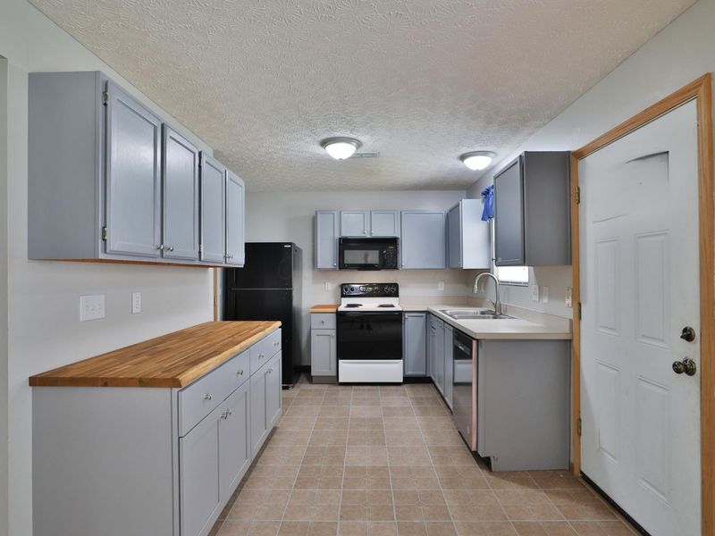 3025 Representation Terrace, Columbus, OH 43207 Photo 17