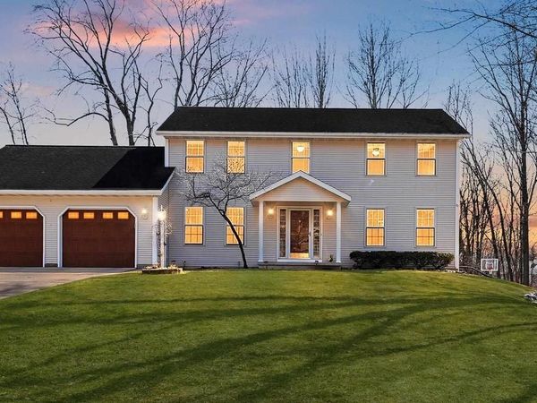 1367 WHIRTHINGTON COURT, Suamico, WI 54173