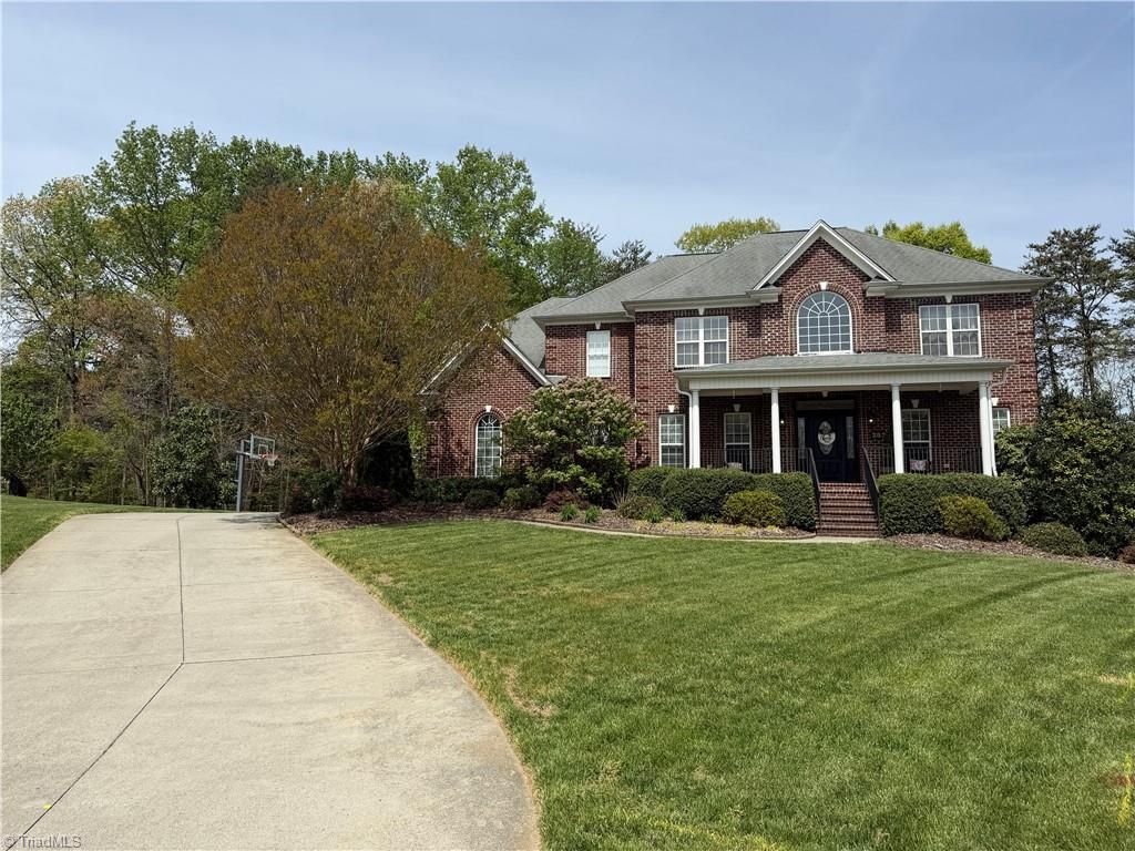 283 Heatherwood Drive, Winston-Salem, NC 27107 Main Photo