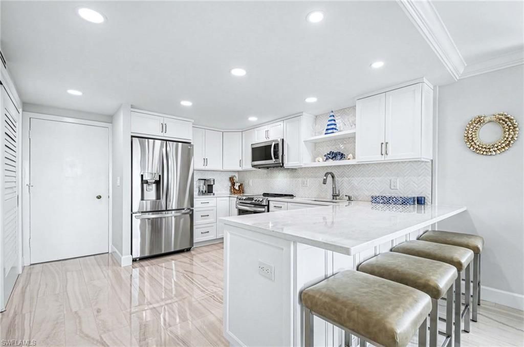 2150 Gulf Shore Blvd N, Unit 605, Naples, FL 34102 Photo