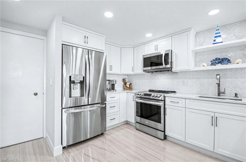 2150 Gulf Shore Blvd N, Unit 605, Naples, FL 34102 Photo