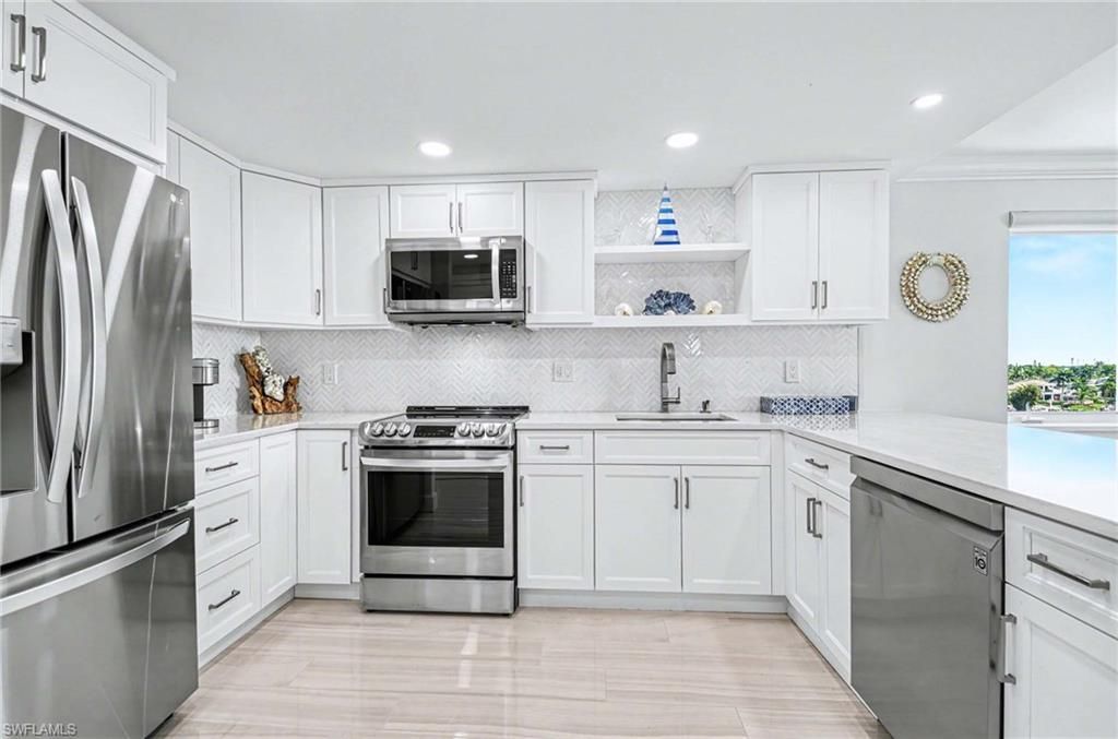 2150 Gulf Shore Blvd N, Unit 605, Naples, FL 34102 Photo