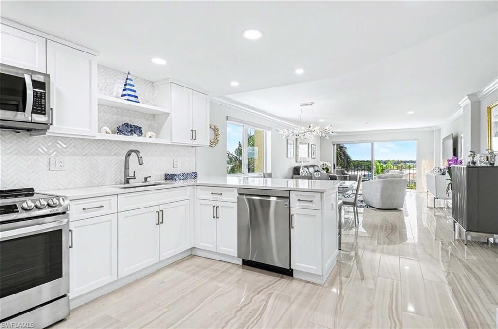 2150 Gulf Shore Blvd N, Unit 605, Naples, FL 34102 Photo