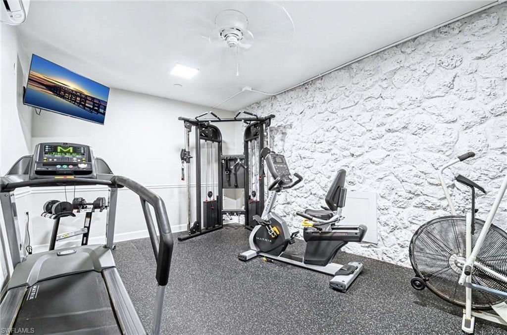 2150 Gulf Shore Blvd N, Unit 605, Naples, FL 34102 Photo