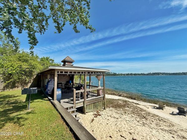 100 S Silver Lake, Marianna, FL 32448