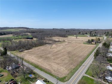 Elson Street SE, Waynesburg, OH 44688