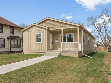 2452 Camden Avenue , Omaha, NE 68111