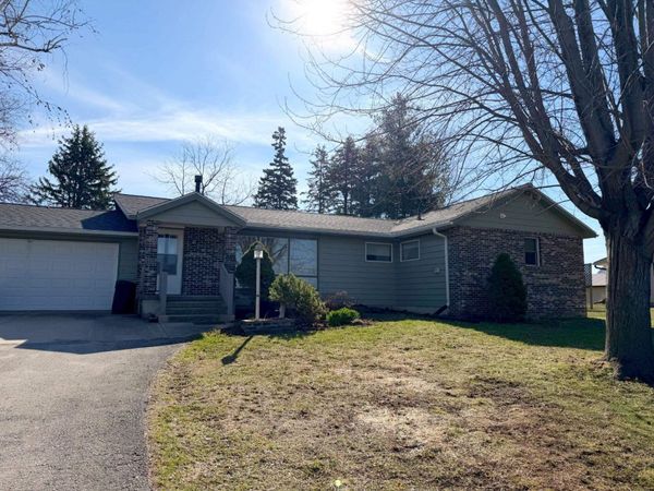 1106 Locust Road, Decorah, IA 52101