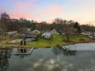 3529 Lakeview Drive , Brandon Twp, MI 48462